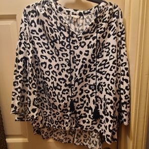 5/$25 Sale Cato Flowy blouse